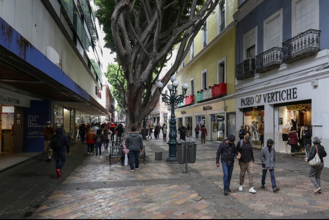 Poca movilidad peatonal en la 5 de Mayo. (Agencia Enfoque)