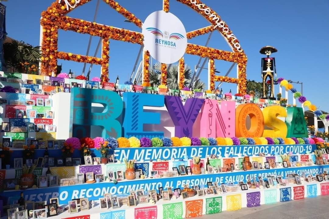 Reynosa instala altar de Día de Muertos para personal fallecido por covid-19. (Cortesía)