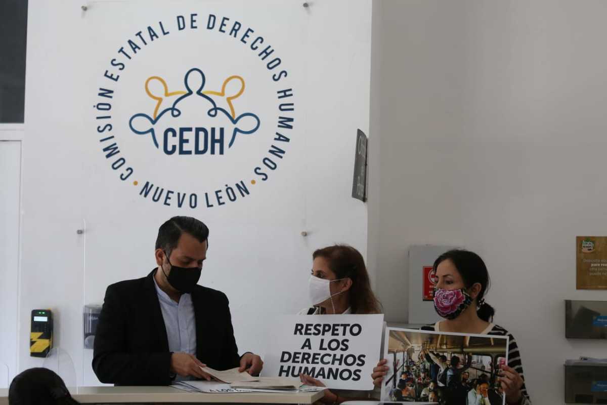 Acusan ante CEDHNL violación de derechos de usuarios del transporte. Foto: Jorge López.