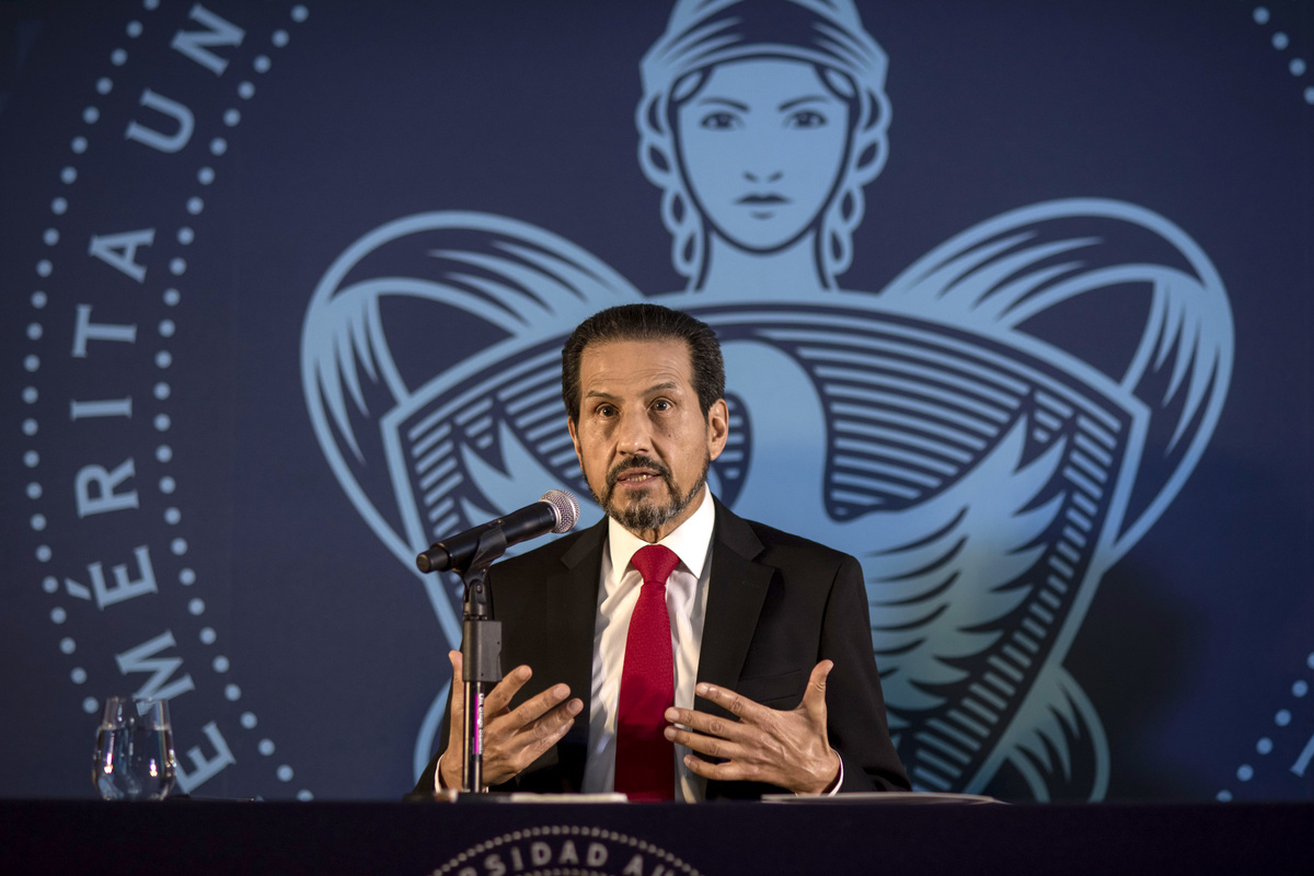 Alfonso Esparza, Rector de la Benemérita Universidad Autónoma de Puebla. (Especial)