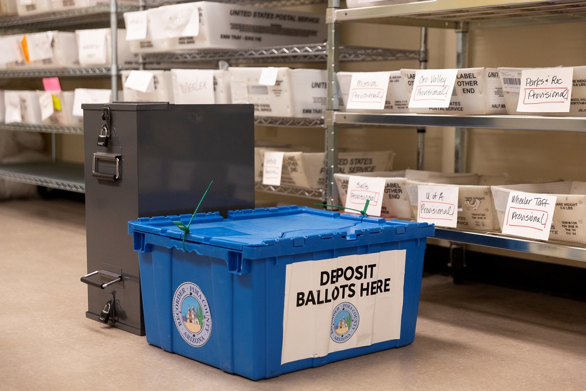 Las cajas que contienen los votos anticipados serán procesadas durante las elecciones presidenciales en Estados Unidos. (Reuters)
