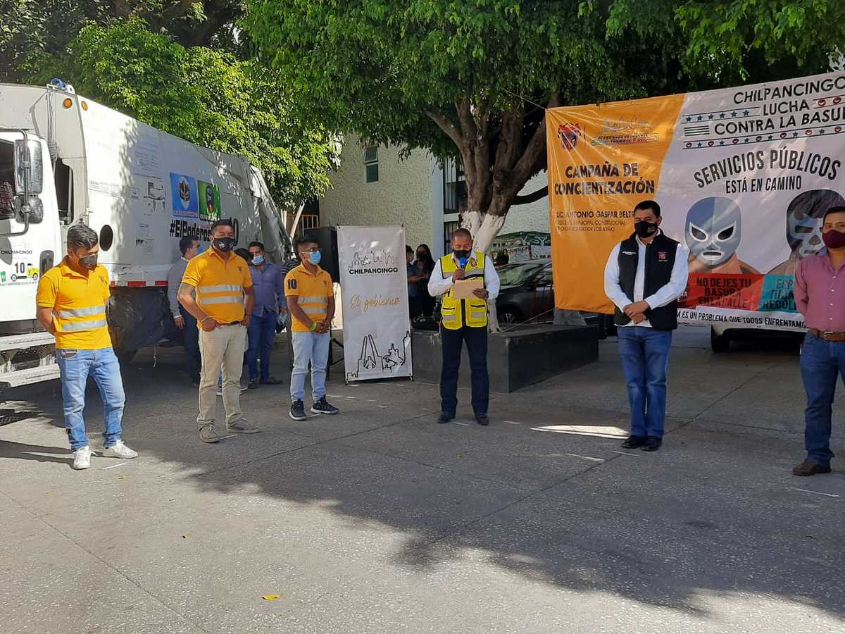 En dicha campaña participan los recolectores del camión número 10, conocido como El Poderosísimo. (Rogelio Agustín Esteban)