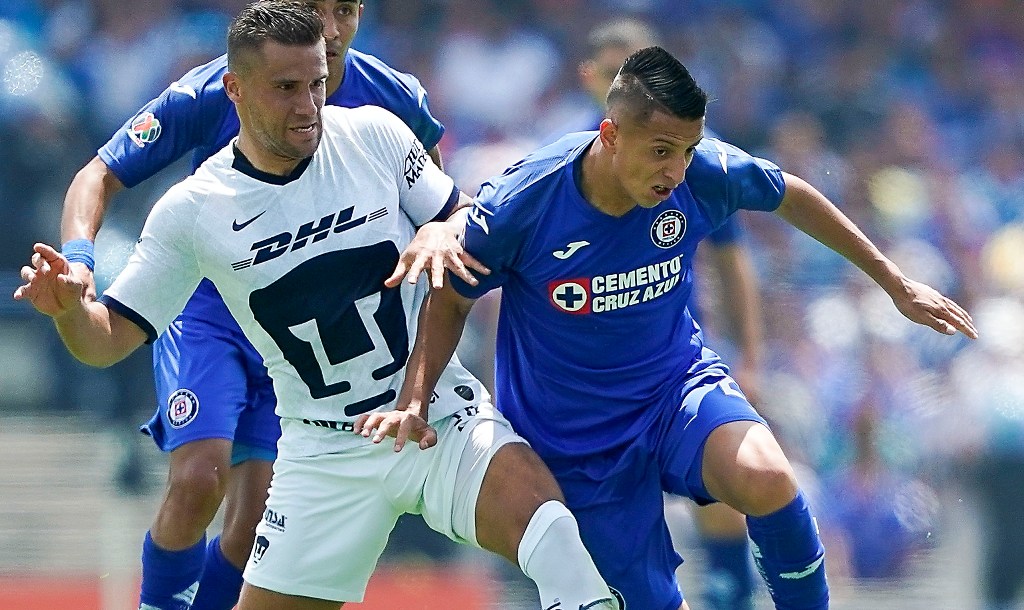 Roberto Alvarado ante Pumas (Imago7)