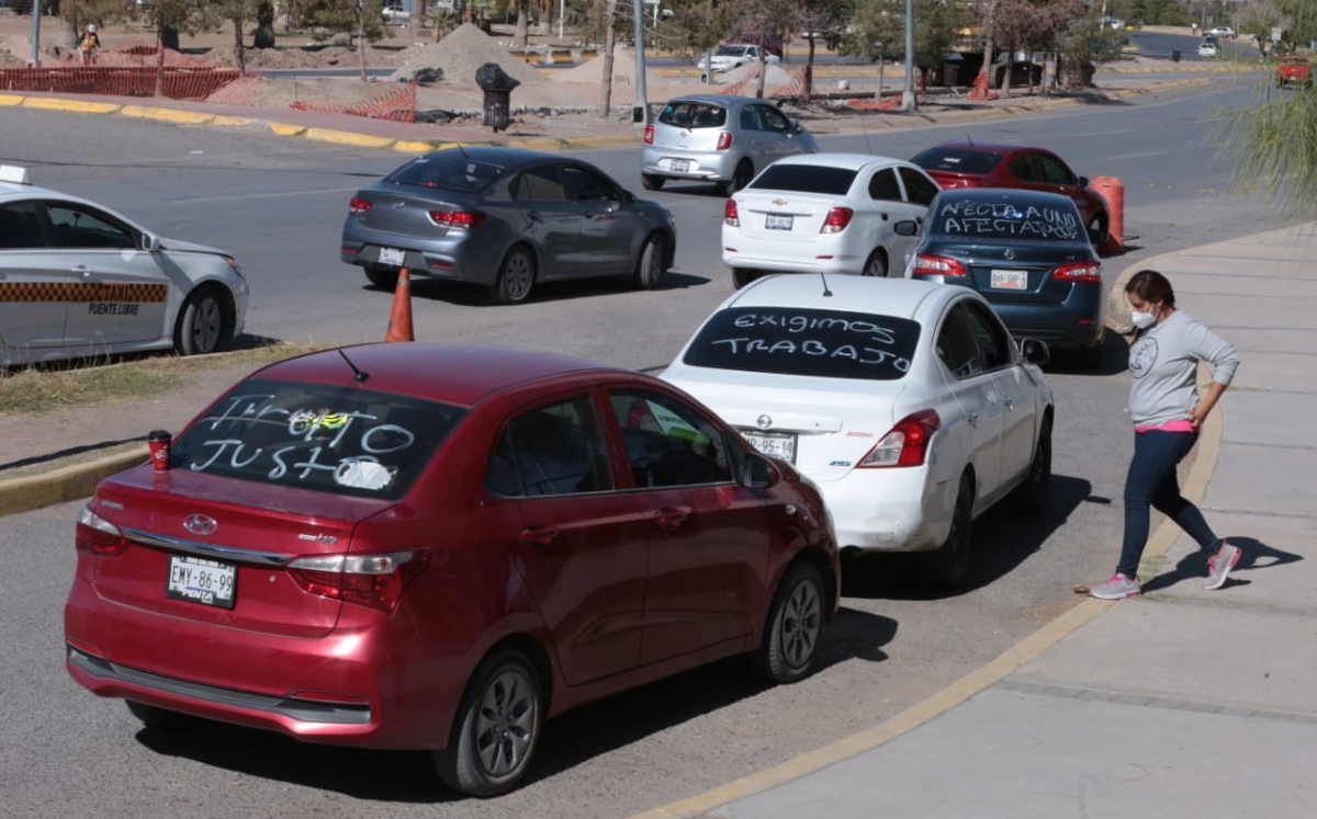 Taxistas protestaron en la Unidad Administrativa José María Morelos. (Jesús Quintanar)