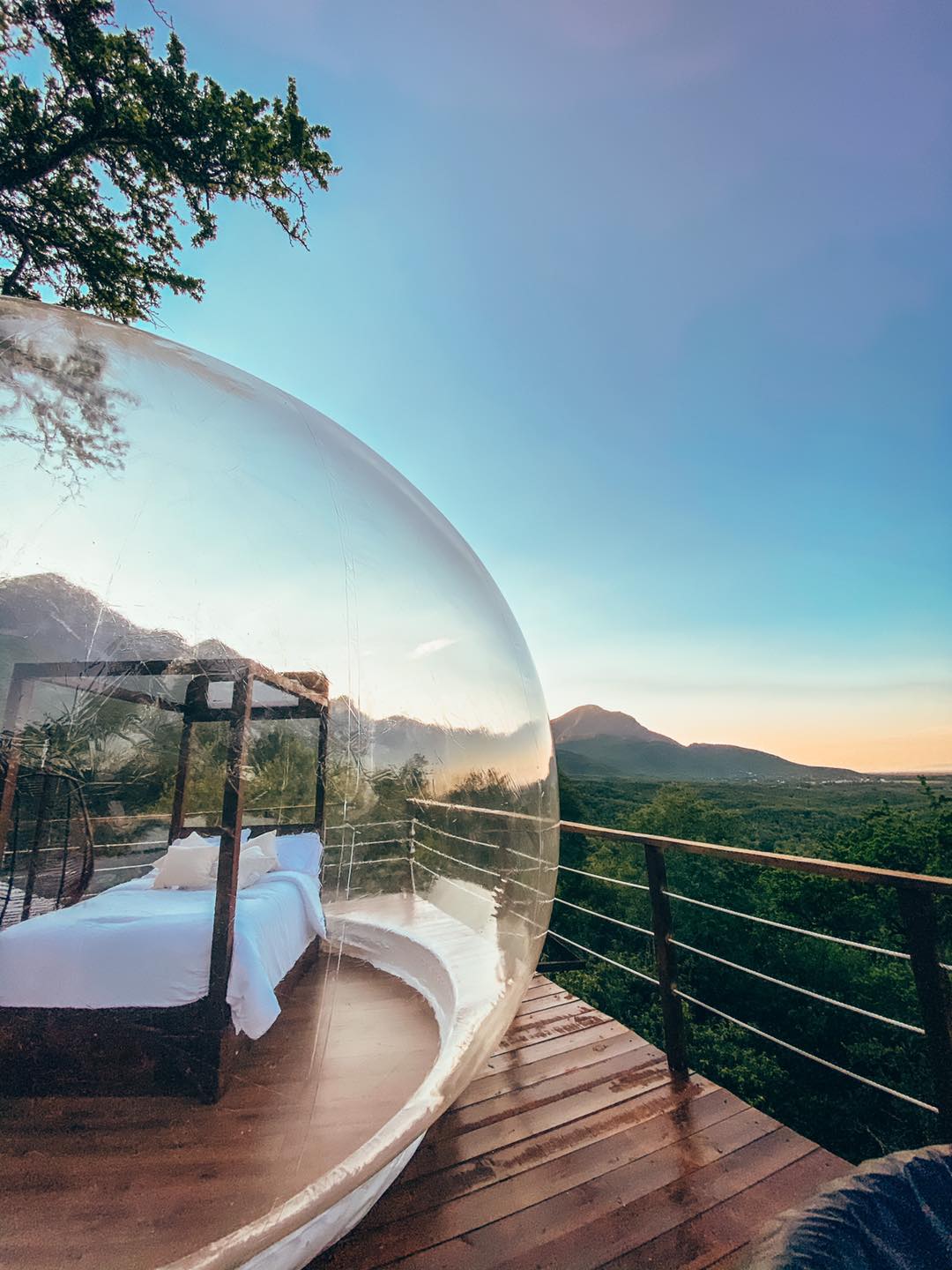 Hideout Monterrey Bubblesky Glamping cuenta con 10 burbujas.
