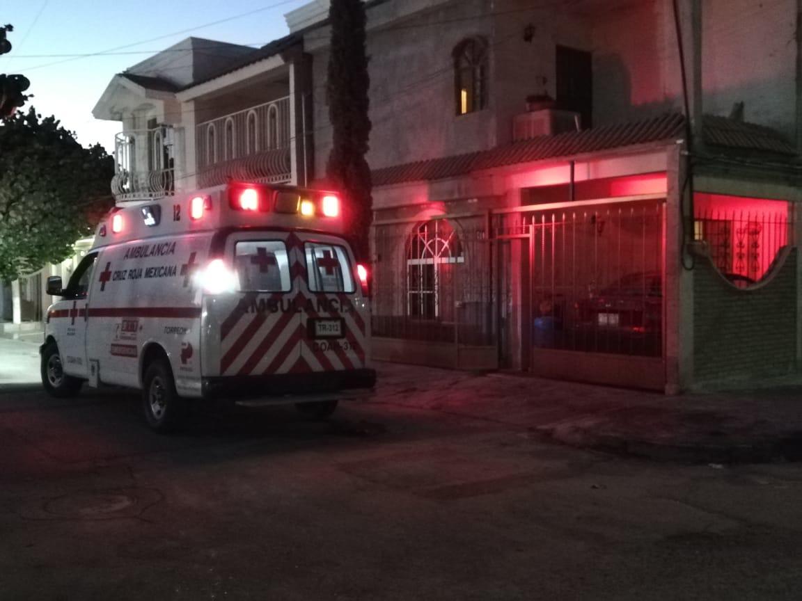 Según vecinos, fue rociada con gas pimienta después de ser golpeada. (Especial)