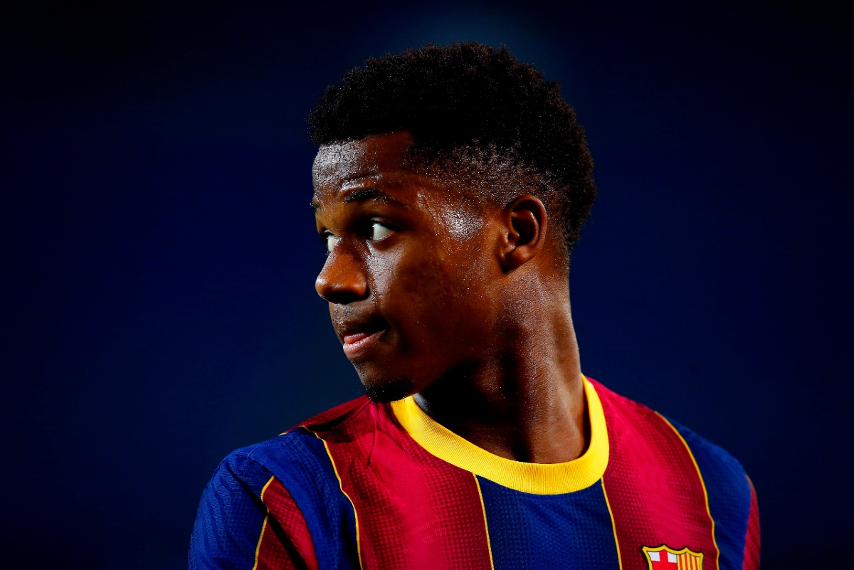Ansu Fati sufre lesión en el partido Barcelona vs Betis (EFE)