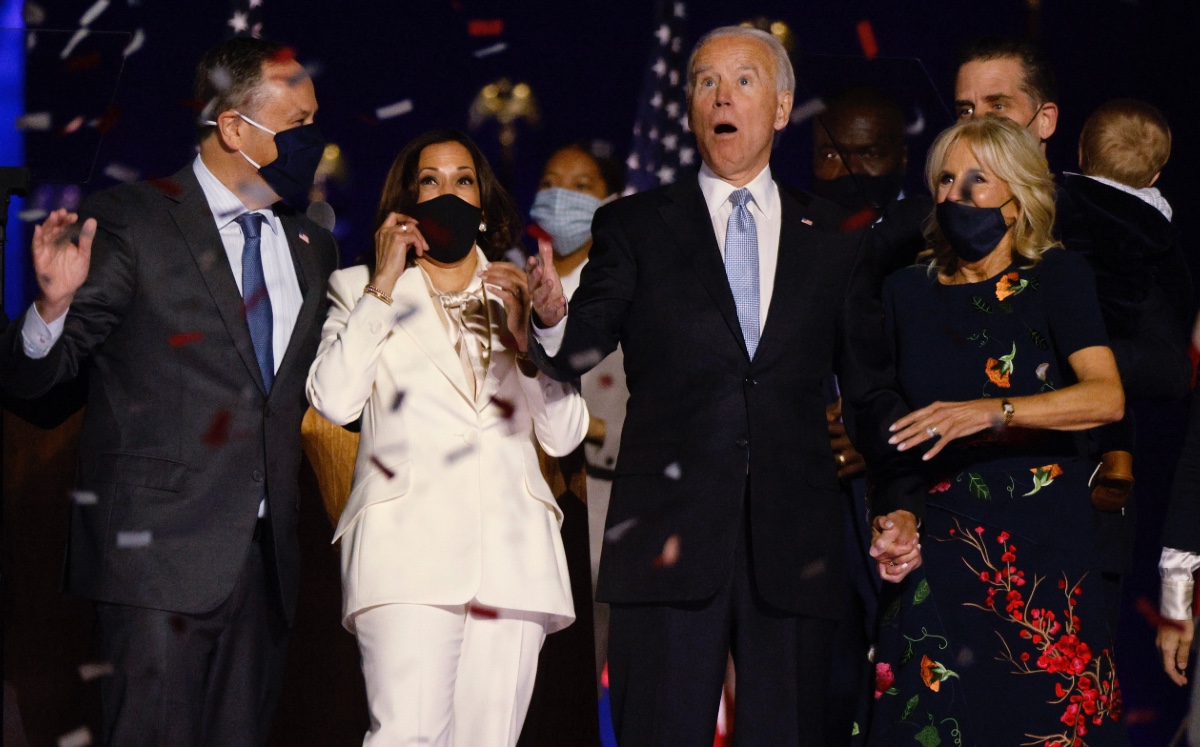Joe Biden y Kamala Harris con sus familias en Delaware. (Reuters)