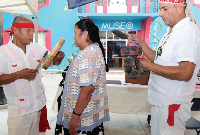 Cada médico tradicional cuida su trabajo, pues sabe que de ello depende la confianza de sus pacientes. (Francisco Villeda)