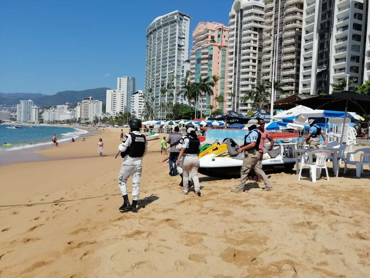 Autoridades realizan operativos en las playas de Acapulco. (Javier Trujillo)