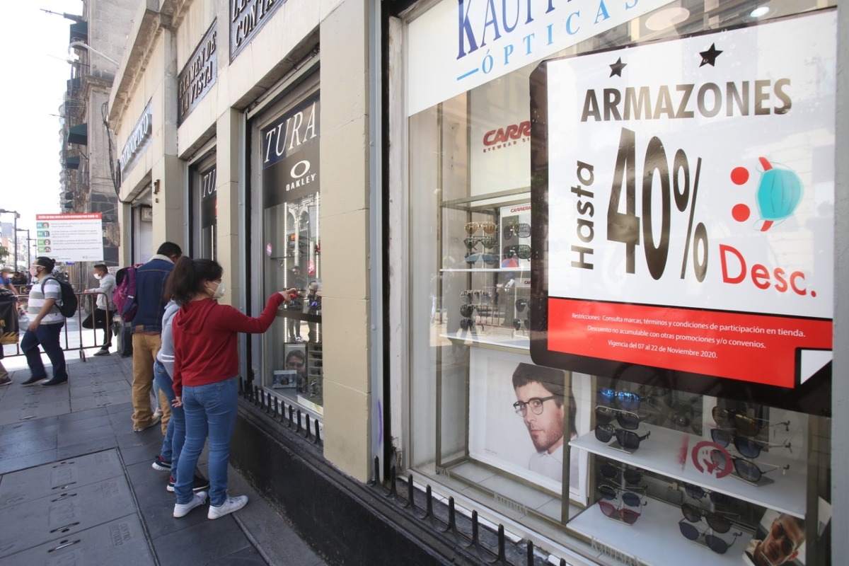 En los comercios ya colocaron letreros anunciando sus ofertas para esta edición. | Juan Carlos Bautista