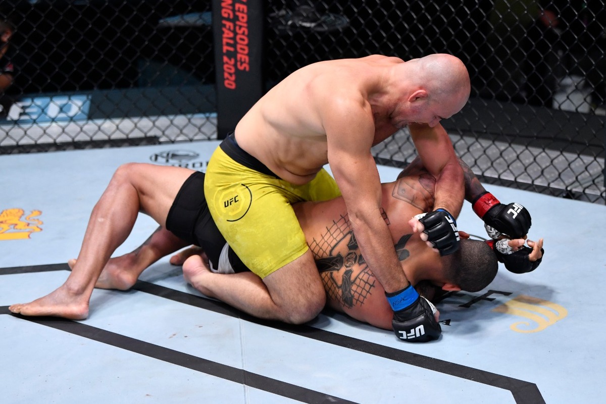 Glover Teixeira derrotó a Santos (UFC)