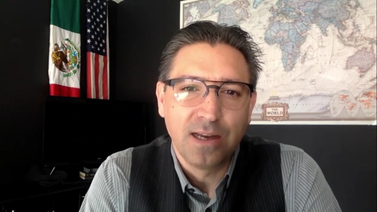 Se debe retomar el liderazgo que EU tiene en el mundo, consideró el representante demócrata en México. (@GrichaRaether)