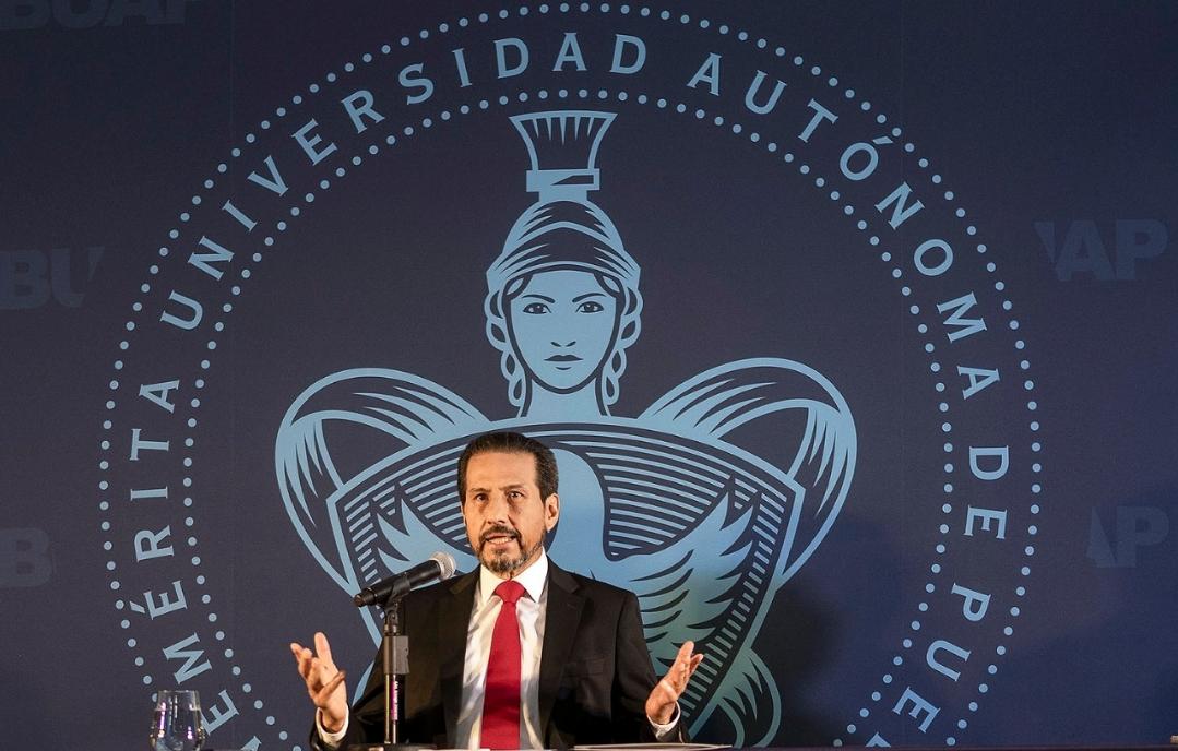 Alfonso Esparza Ortiz, rector UAP. (Especial)