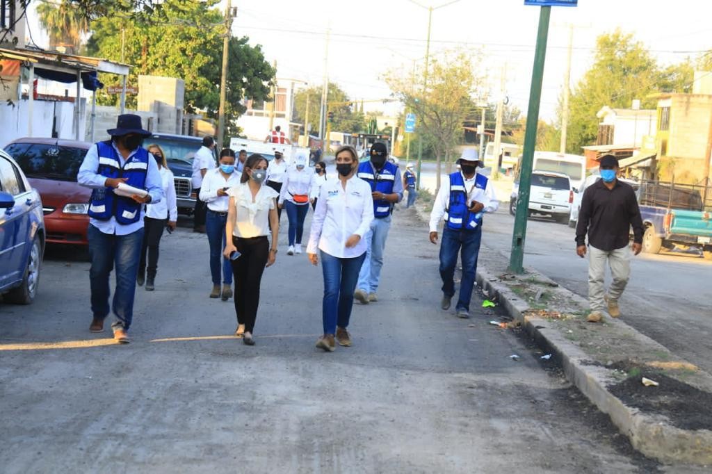 Pilar Gómez supervisa obra de pavimentación y limpieza de dren pluvial. (Cortesía)