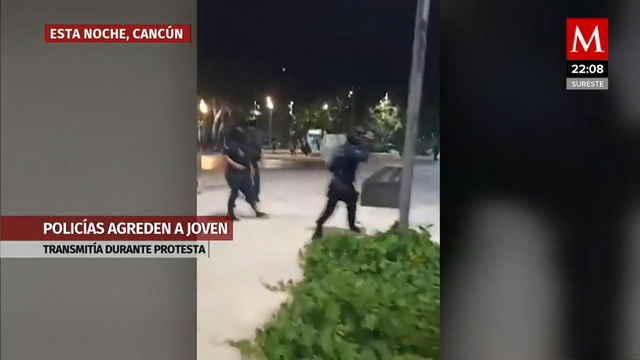 Policías golpean a manifestantes en Cancún