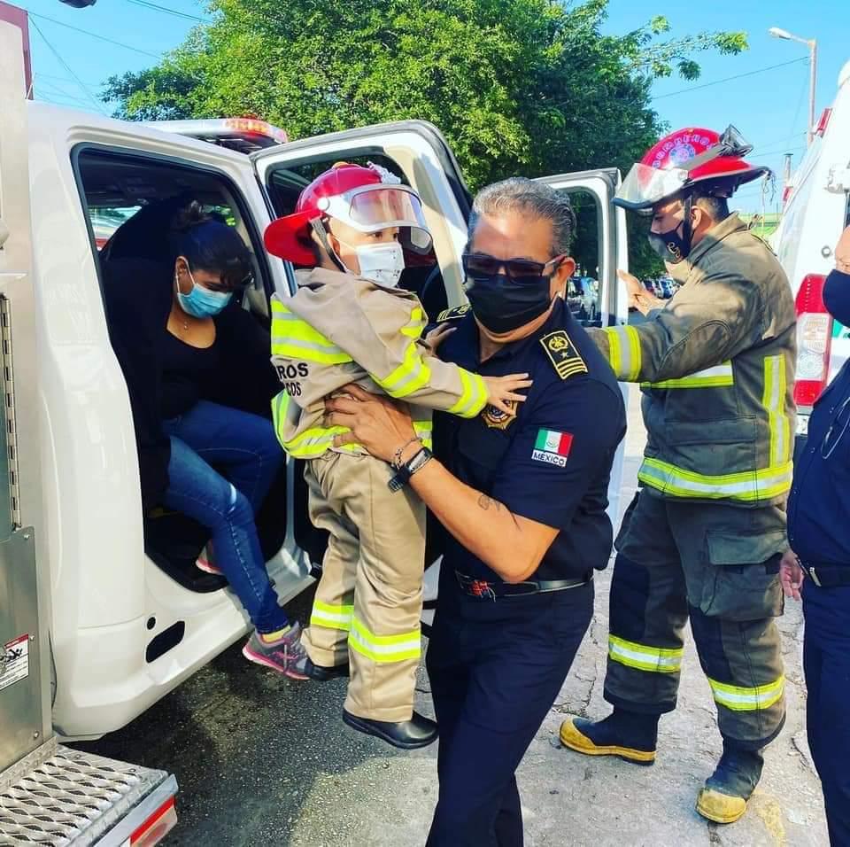 Después de un evento en donde la nombraron comandante, Luciana Arisbeth fue trasladada al Hospital del IMSS para recibir su quimioterapia. (Isabel Zam