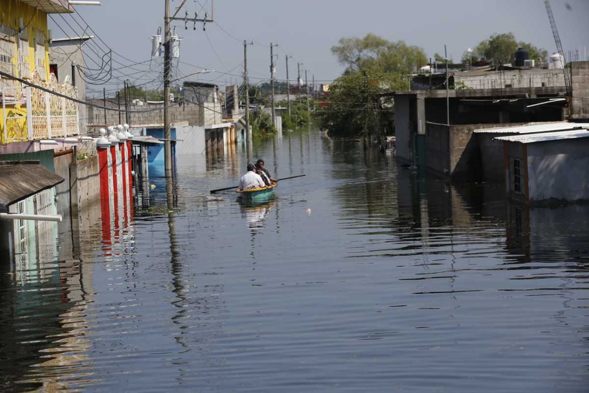En medio de las inundaciones, se registran saqueos en diversas colonias. (Omar Franco)