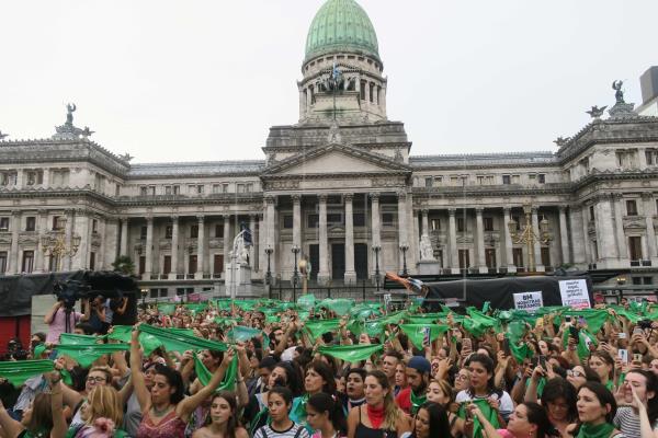 Son varias organizaciones que buscan que se apruebe el proyecto en Argentina. | EFE