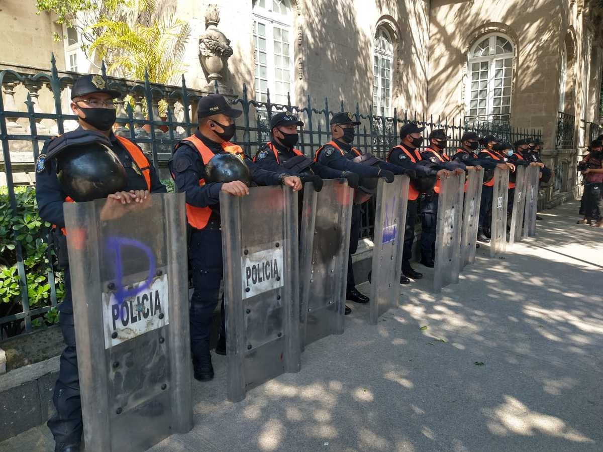 Policía de CdMx resguarda oficinas de gobierno de Quintana Roo en CdMx | Especial