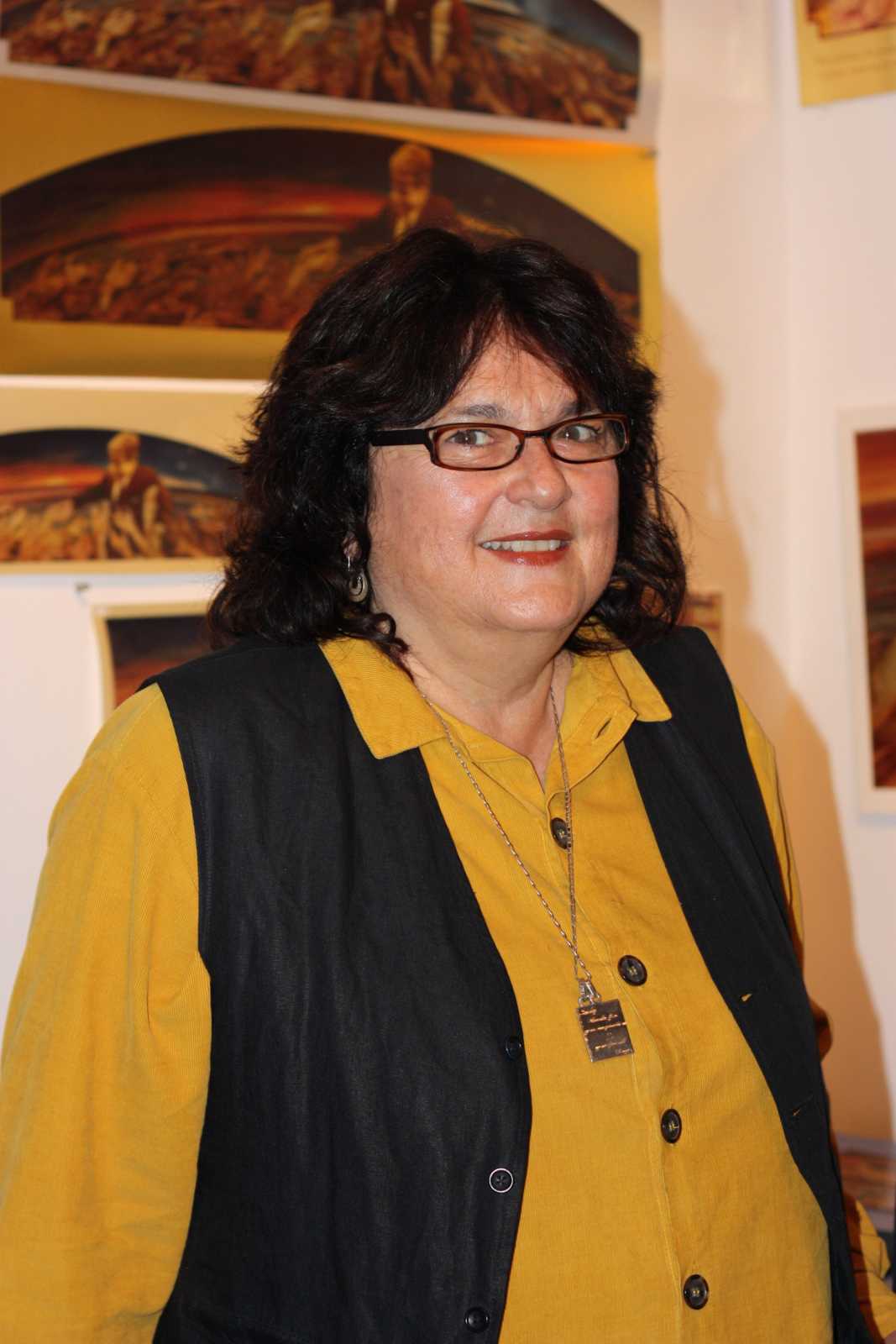 Judy Baca, muralista y artista plástica de origen chicano.