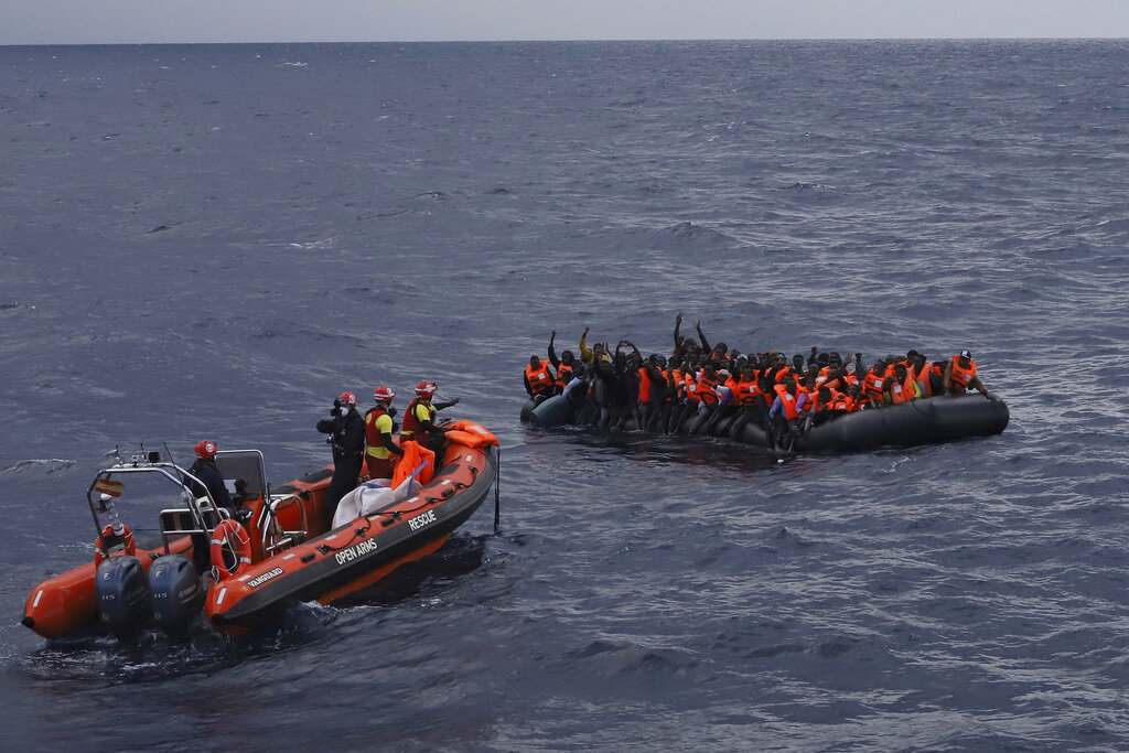 El naufragio se dio en aguas internacionales al norte de Libia. | AP