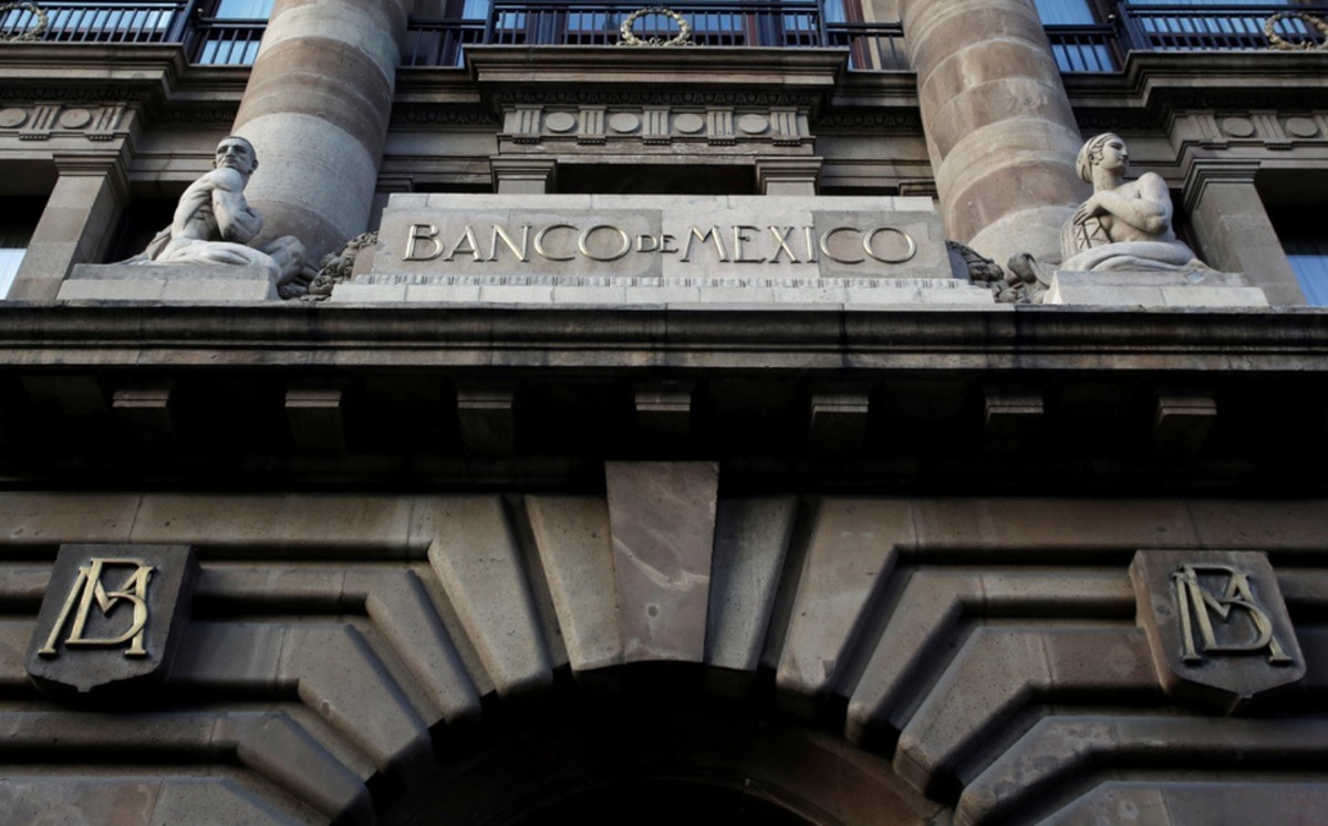 Banxico mantiene tasa de interés sin cambios tras 11 recortes consecutivos