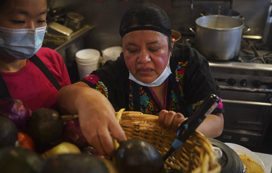 https://images.milenio.com/9ZeNeIsT871NUzzPBbZbtMXhP3c=/618x0/uploads/media/2020/11/12/bronx-ocupado-comunidad-latina-afrodescendiente_thumb_591_348.jpg