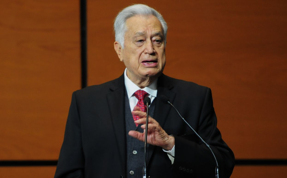 El director de la CFE, Manuel Bartlett,  durante una comparecencia. (Cuartoscuro)