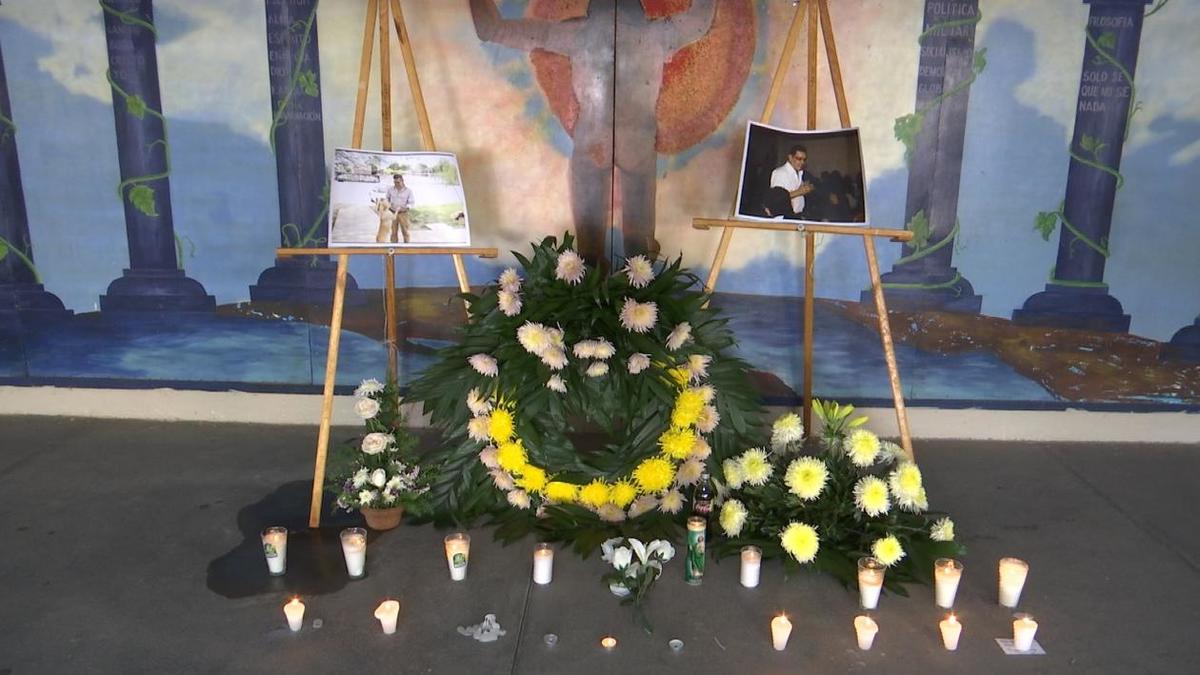 Fue instalado un altar en memoria de uno de los catedráticos más queridos por la comunidad. (Especial)