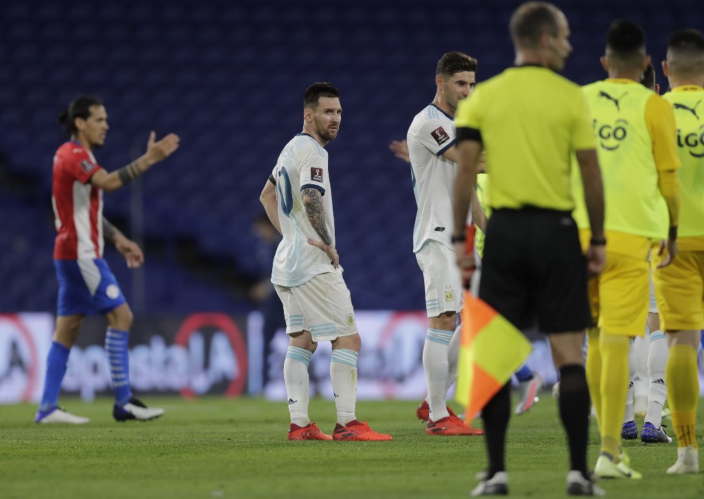 Lionel Messi en el empate entre Argentina y Paraguay (AFP)