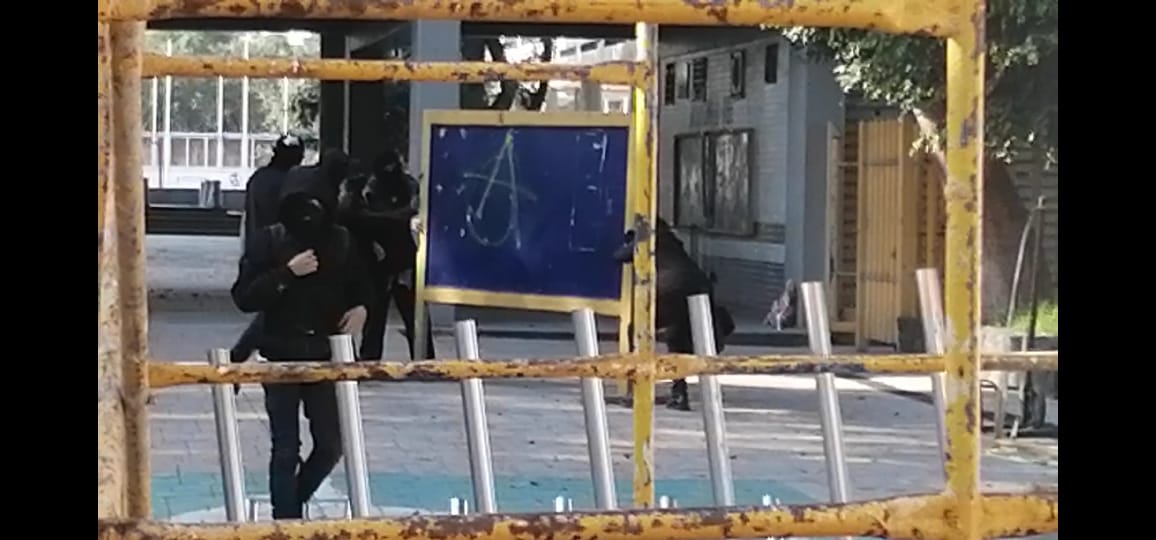 Toman instalaciones de la prepa 9 de la UNAM. (Especial)