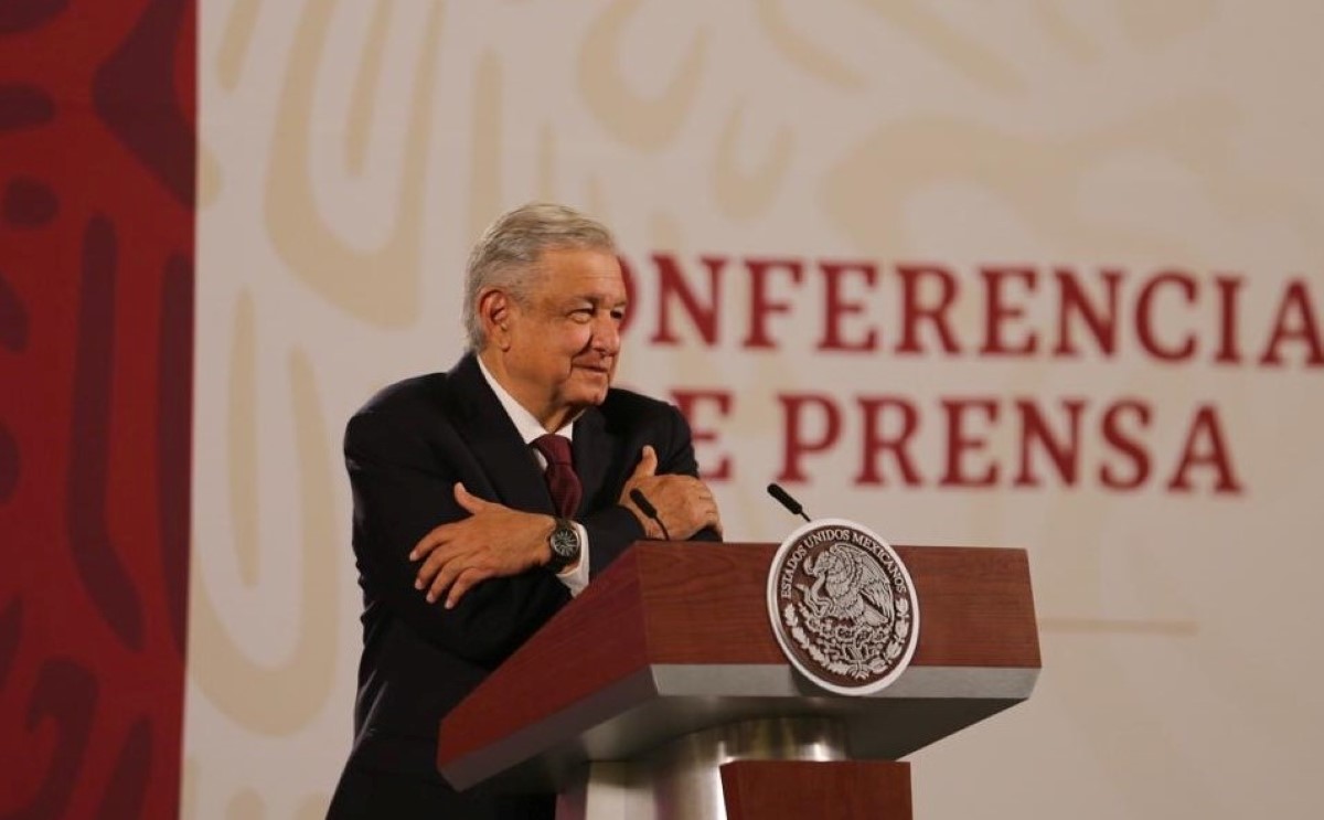 AMLO agradeció a simpatizantes que le llevaron serenata por su cumpleaños. | Jorge Carballo