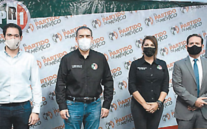 Heriberto Treviño (centro) encabezó el encuentro/ Especial