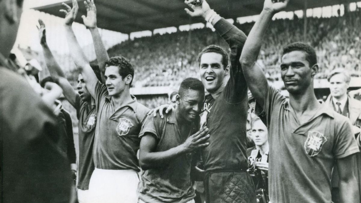 La emoción de Pelé tras el título de 1958 (AP)