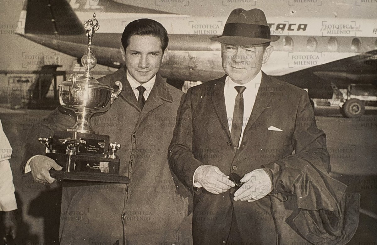Pedro Rodríguez con el trofeo del Gran Premio de Sudáfrica (Fototeca Milenio)