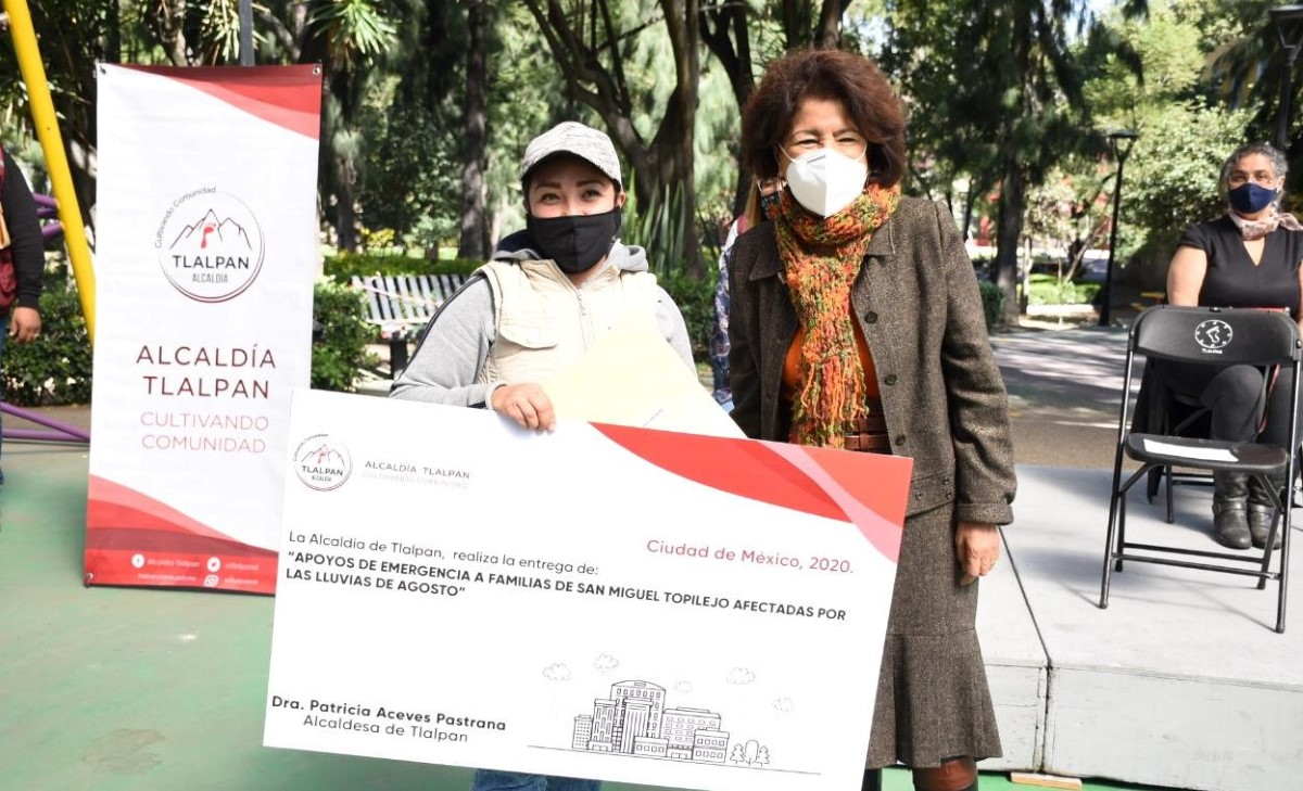 La alcaldía Tlalpan entregó apoyos económicos a damnificados por lluvias. | Especial