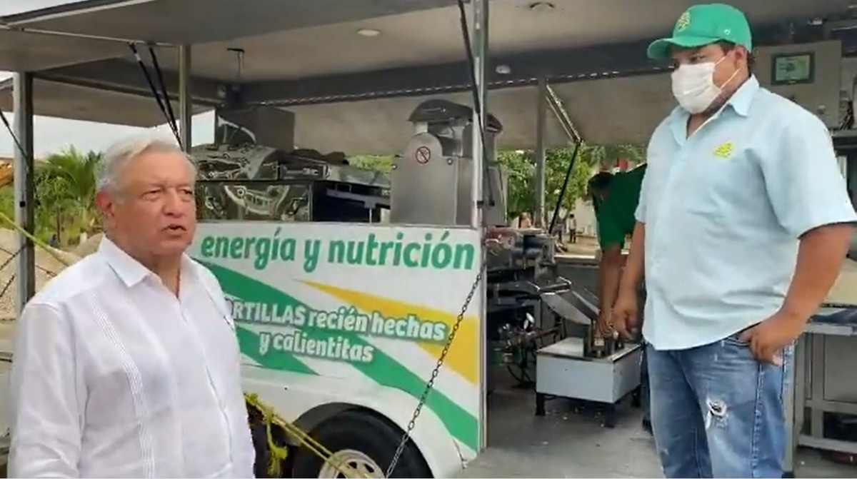 AMLO agradeció por tres tortillerías móviles en Tabasco / Especial