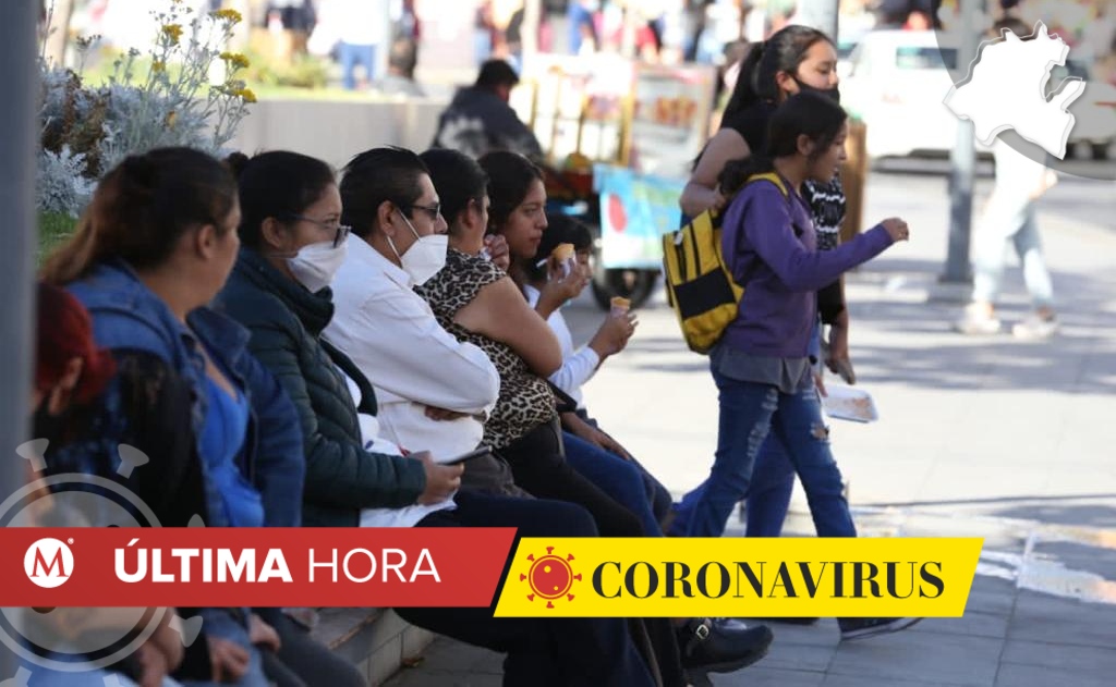 Movilidad en el centro de Pachuca, sin respetar sana distancia. (Jorge Sánchez)