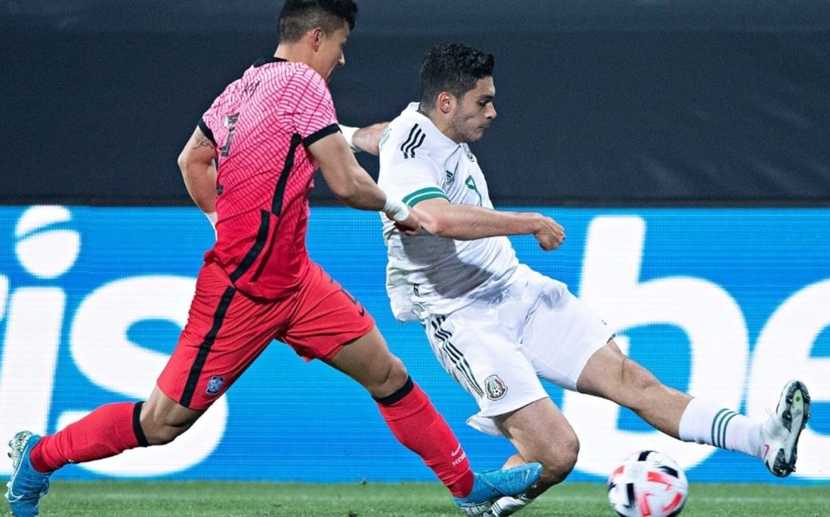 Raúl Jiménez, durante el duelo de México ante Corea del Sur (Imago7)