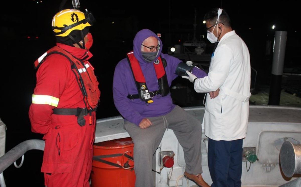 El Night Owl fue remolcado al muelle de la Segunda Región Naval por presentar un peligro a la navegación. (Especial)