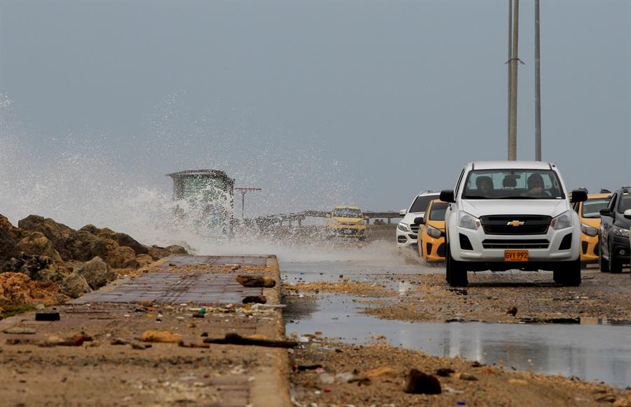 Calles inundadas por el paso del huracán Iota,  en Cartagena. /EFE