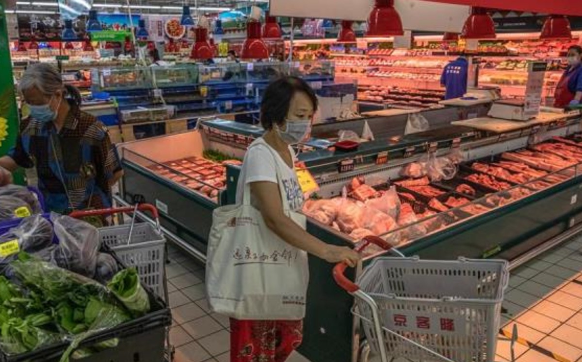 China halla restos del virus en envases de cerdo congelado procedente de Francia. (EFE)