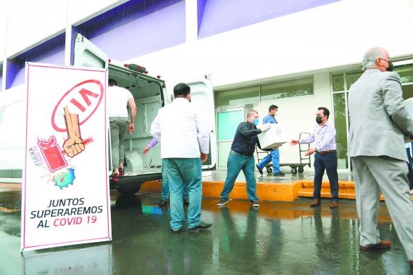 Se han encargado de hacer frente al virus, donando equipo de protección a personal médico. Especial
