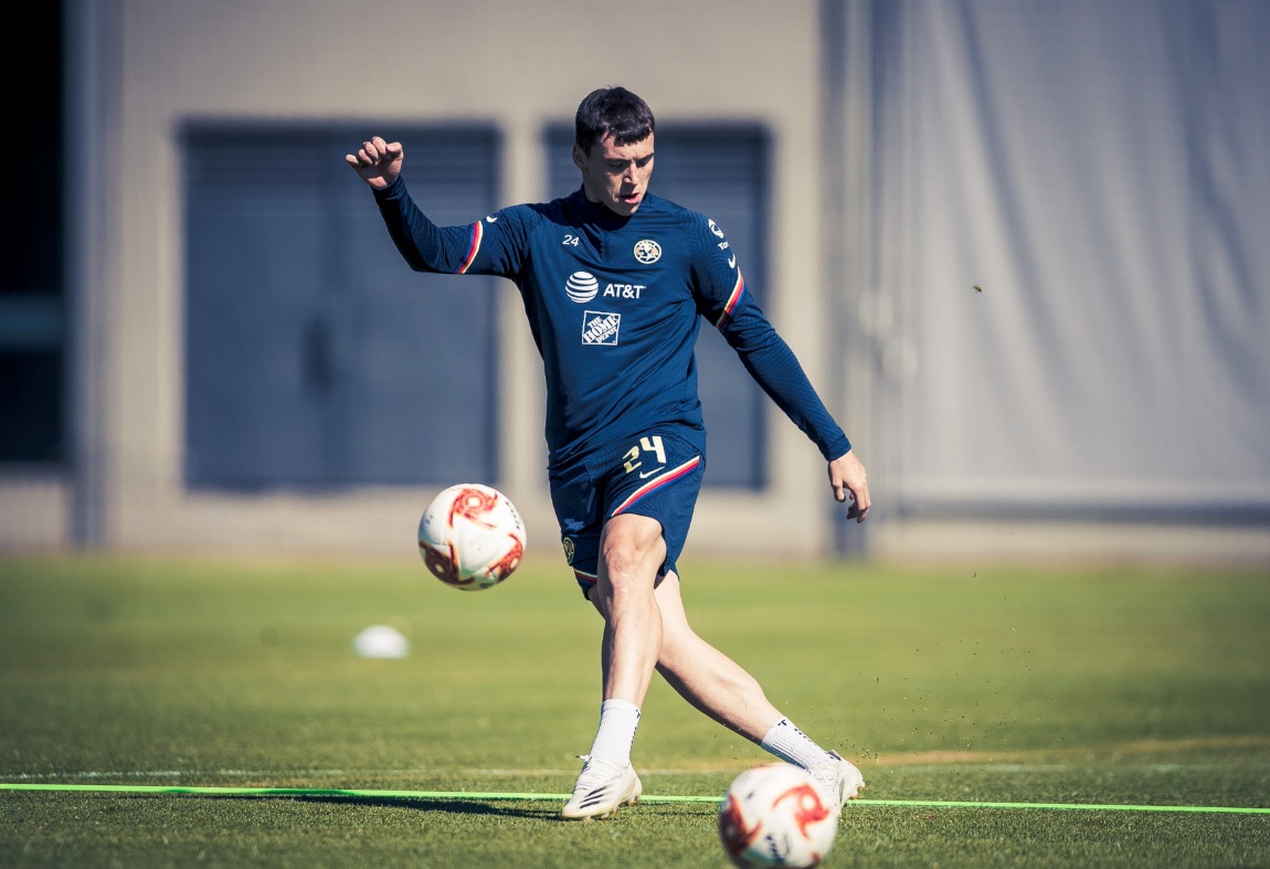 Federico Viñas en el entrenamiento de las Águilas (Club América)