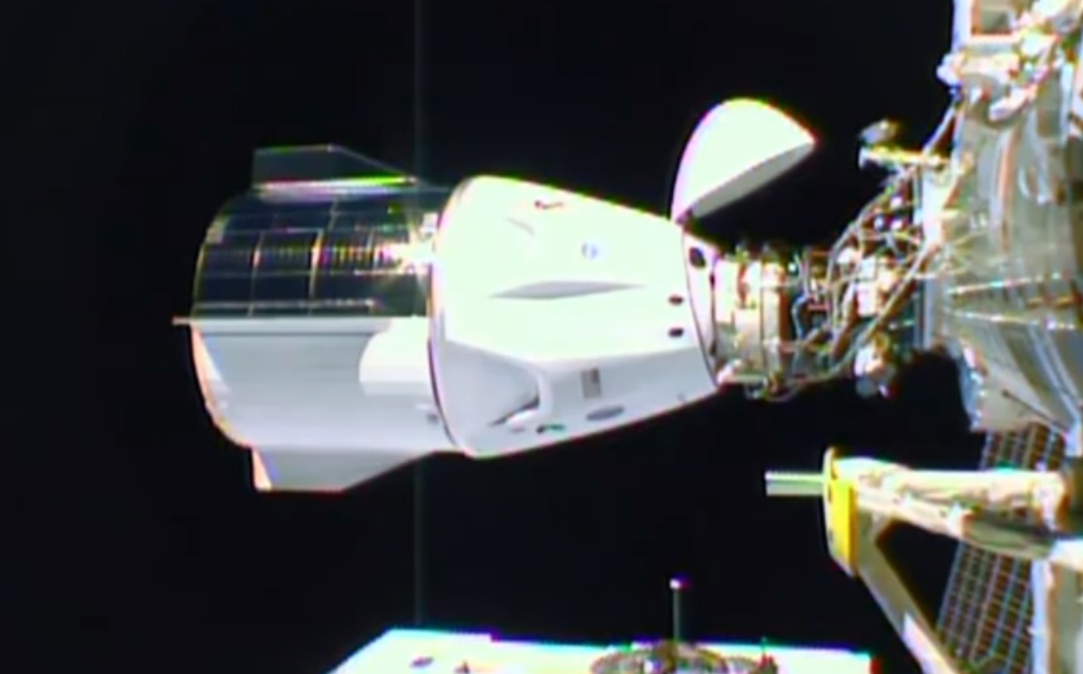 La cápsula Dragon acoplándose a la EEI. (NASA)