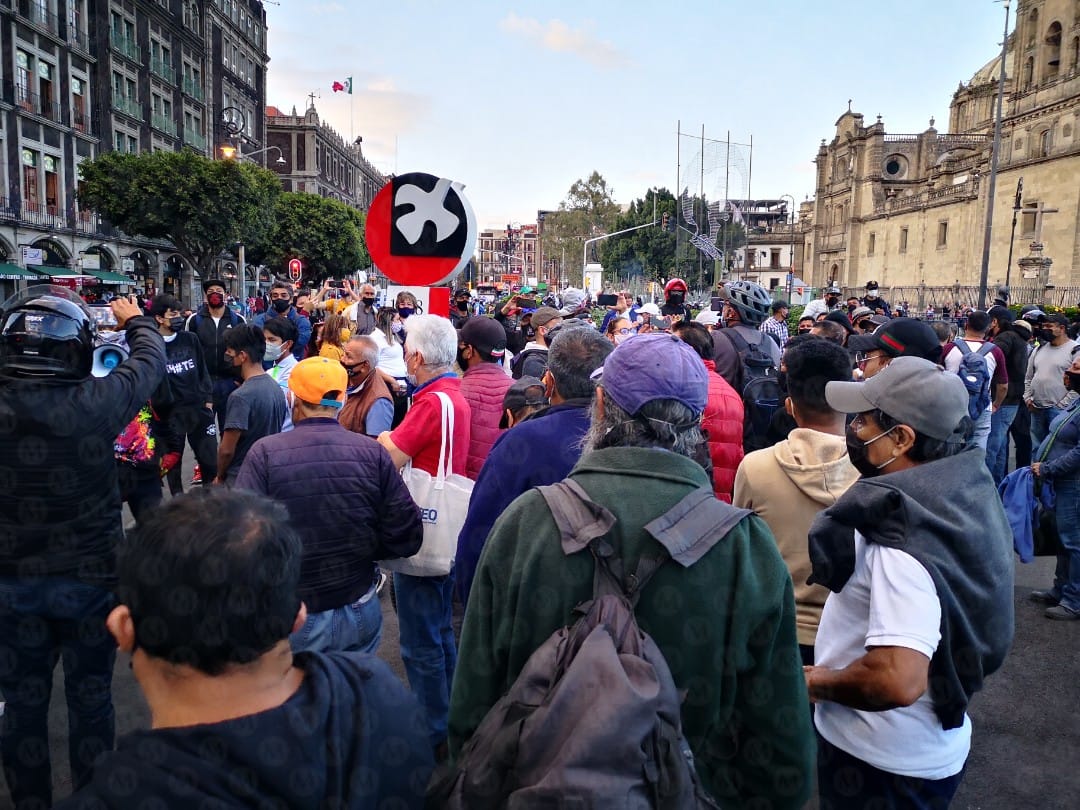 Simpatizantes de AMLO exigen que FRENAAA abandone el Zócalo | Jorge Becerril