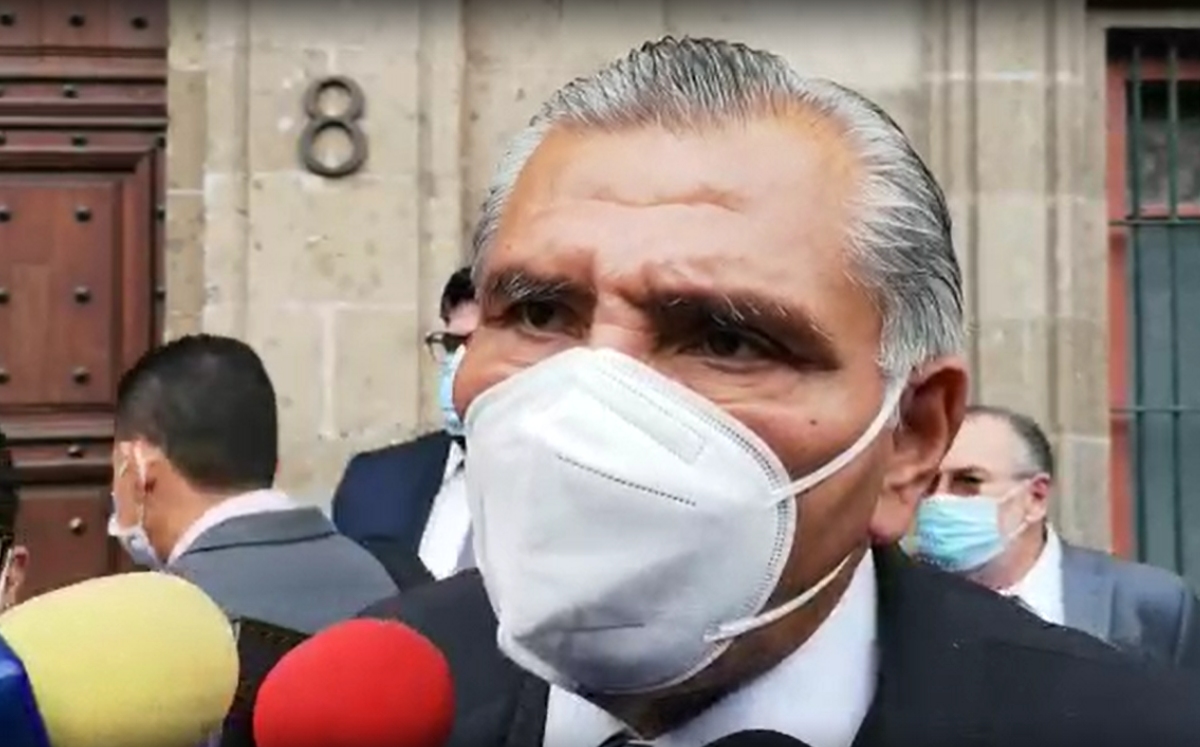 Adán Augusto López, gobernador de Tabasco, saliendo de la junta de hoy. (Especial)