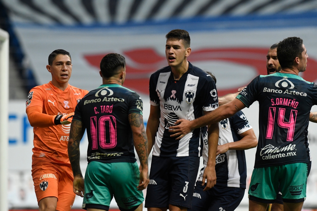 César Montes en el partido Monterrey vs Puebla (Imago7)