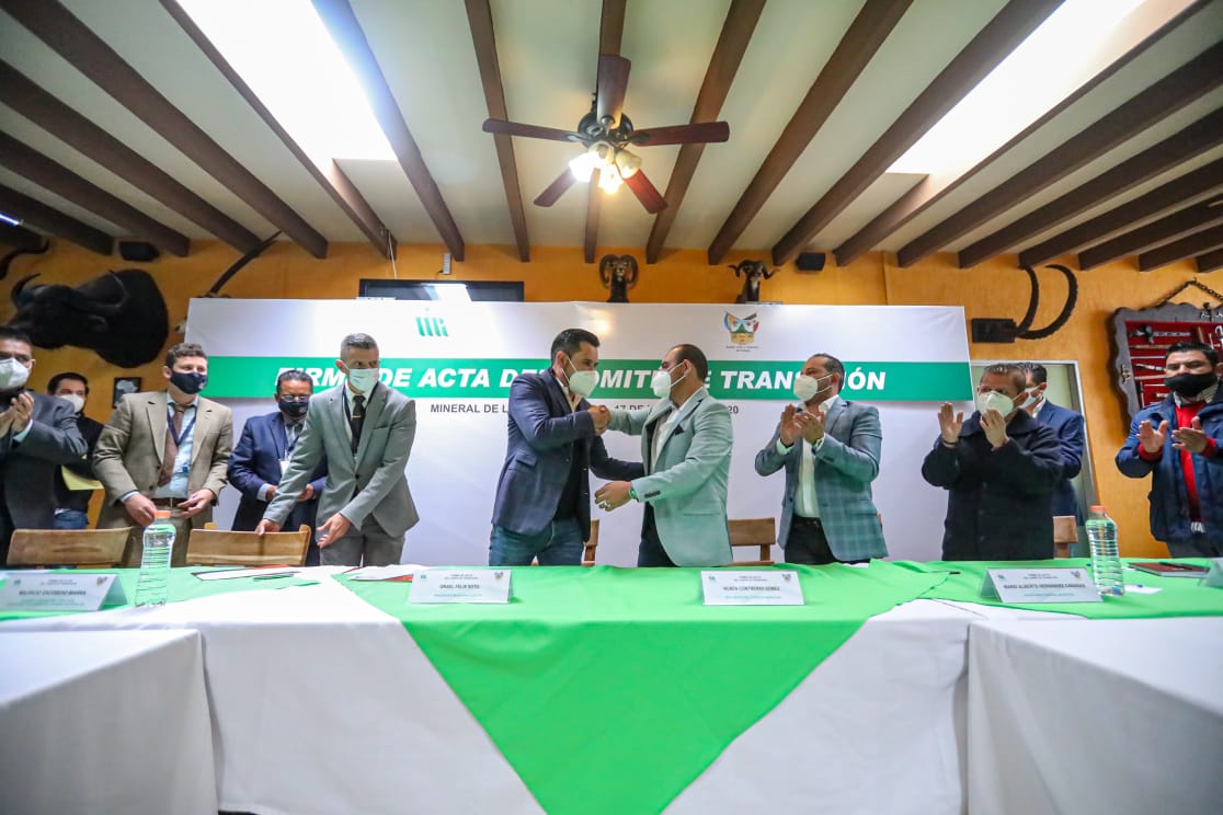 Concejo Municipal y alcalde elector de Mineral de la Reforma. (Cortesía)